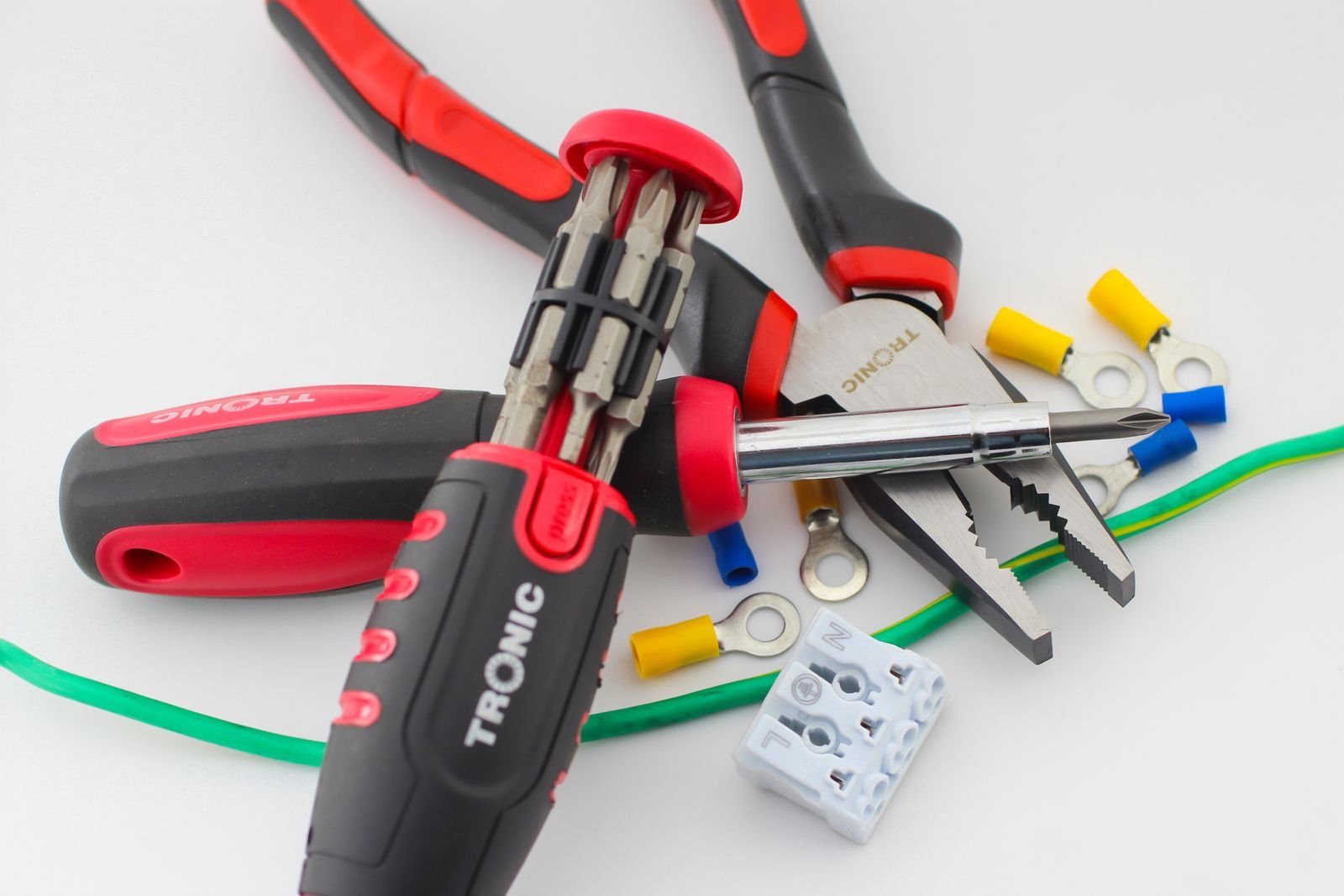 Electrical tools and accessories from established manufacturers