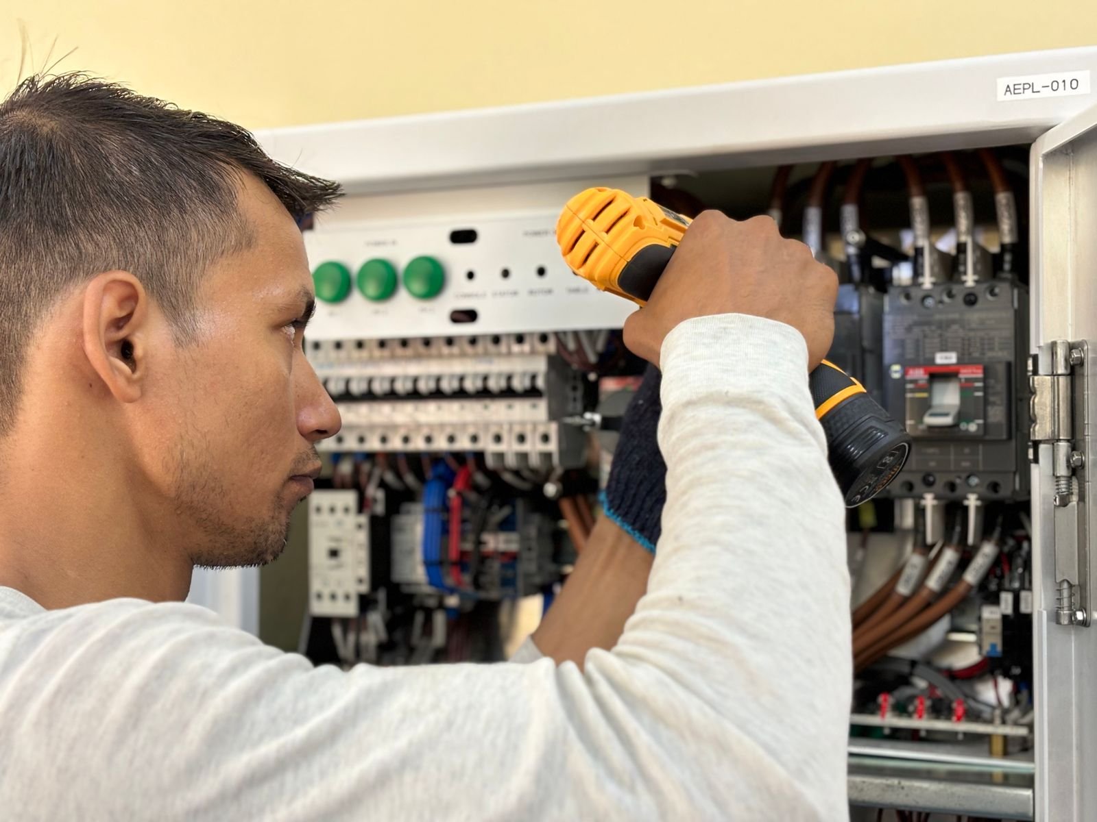 Switchgear and power control